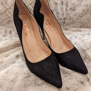 HOT! Black suede heels